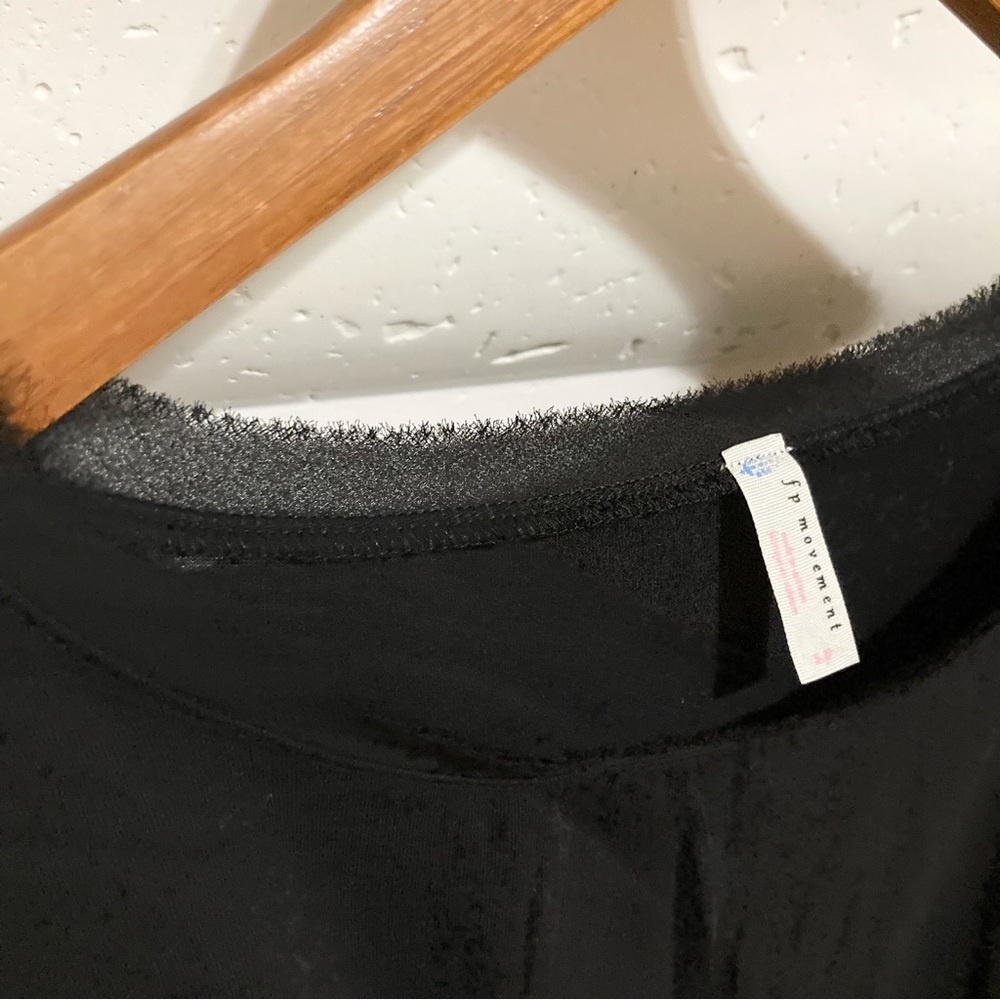 Free People Movement Black Twist-Front Women's Top NWOT Size XS - Picture 7 of 9